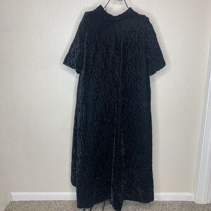 Joseph Magnin Black Quilted Velvet House Dress Pockets